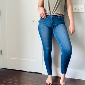 ❤️Sold❤️Celebrity Pink Medium wash mid rise jeans